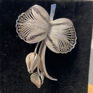 Gorgeous Vintage Sterling Silver Floral Filigree Brooch